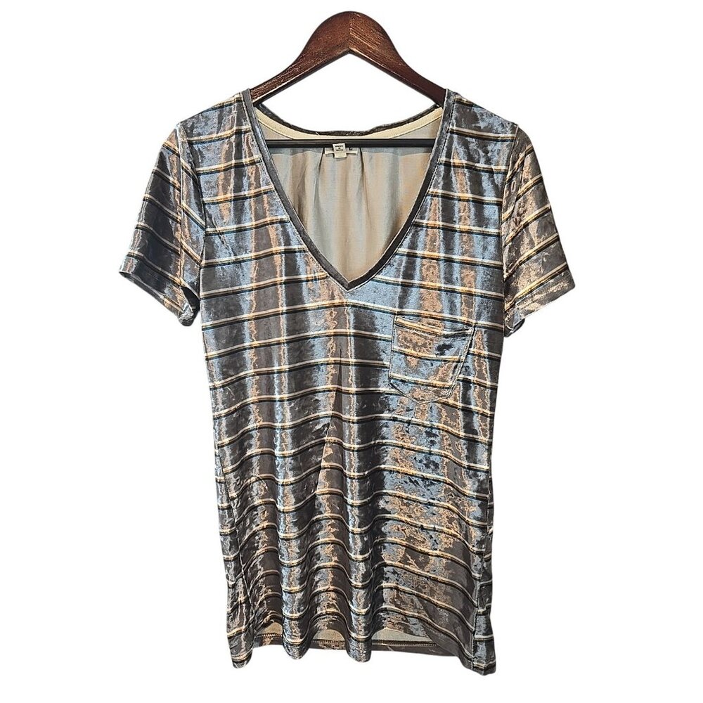 POL Women's Short Sleeve V-Neck Crushed Velvet Tee in Silver and Cream